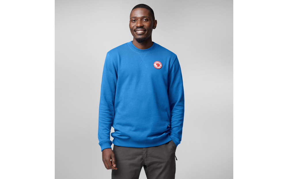 1960_logo_badge_sweater_m_87163-538_a_model_fjr