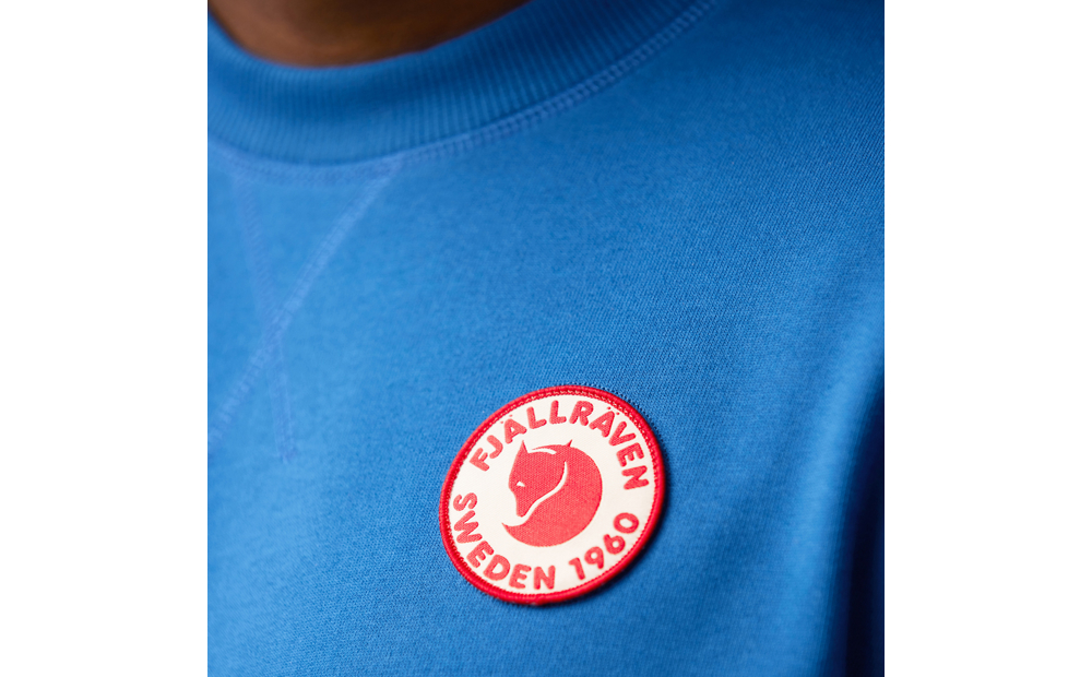 1960_logo_badge_sweater_m_87163-538_c_model_fjr