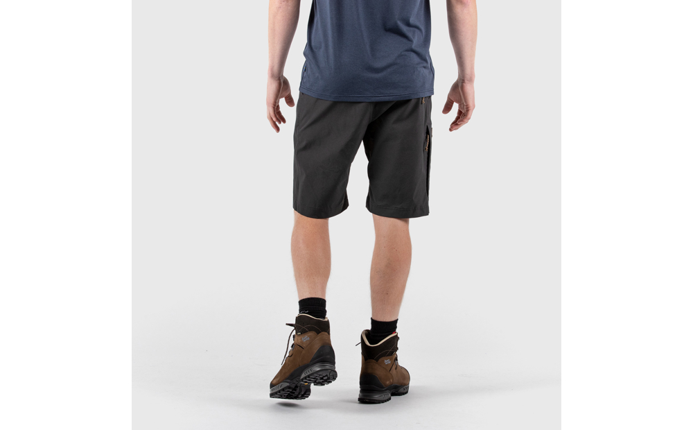 abisko_lite_shorts_m_82465-030_e_model_fjr