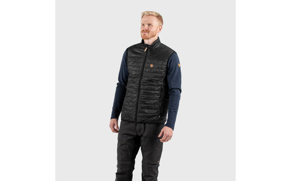 abisko_padded_vest_m_83775-550_c_model_fjr