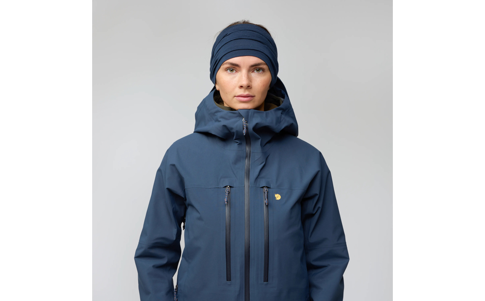 bergtagen_gtx_pro_jacket_w_14500148-570_g_model_0200
