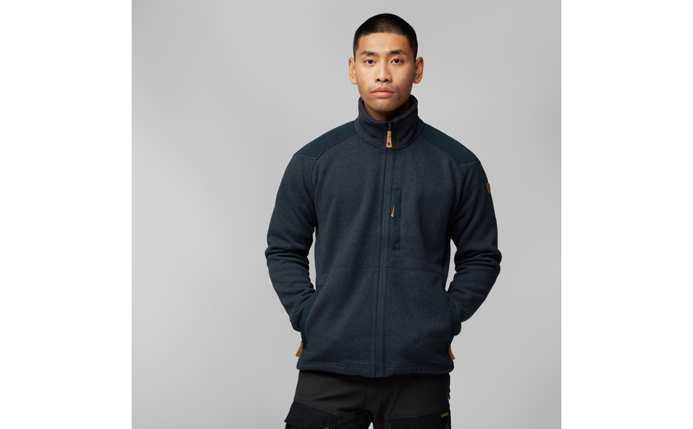 buck_fleece_m_81328-555_e_model_fjr2