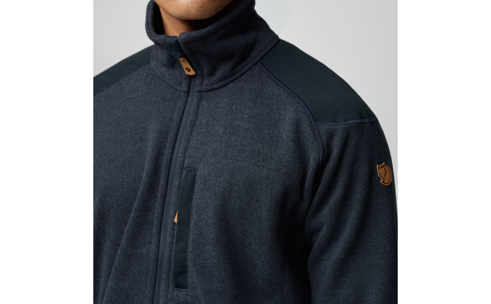 buck_fleece_m_81328-555_f_model_fjr