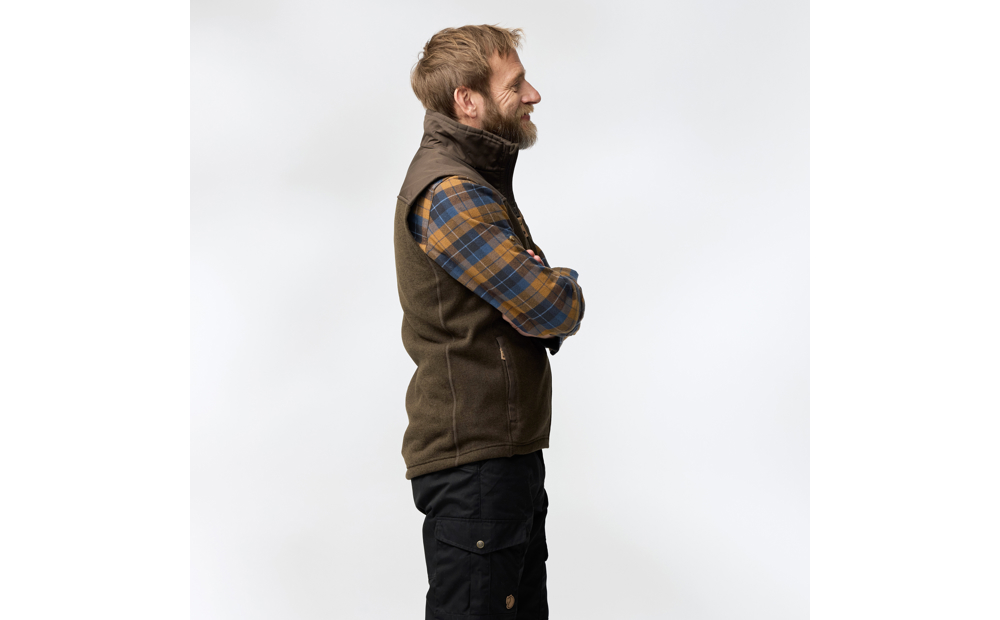 buck_fleece_vest_m_81727-633_e_model_fjr