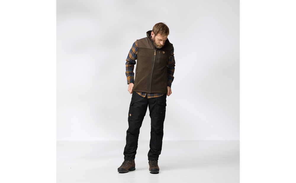 buck_fleece_vest_m_81727-633_f_model_fjr