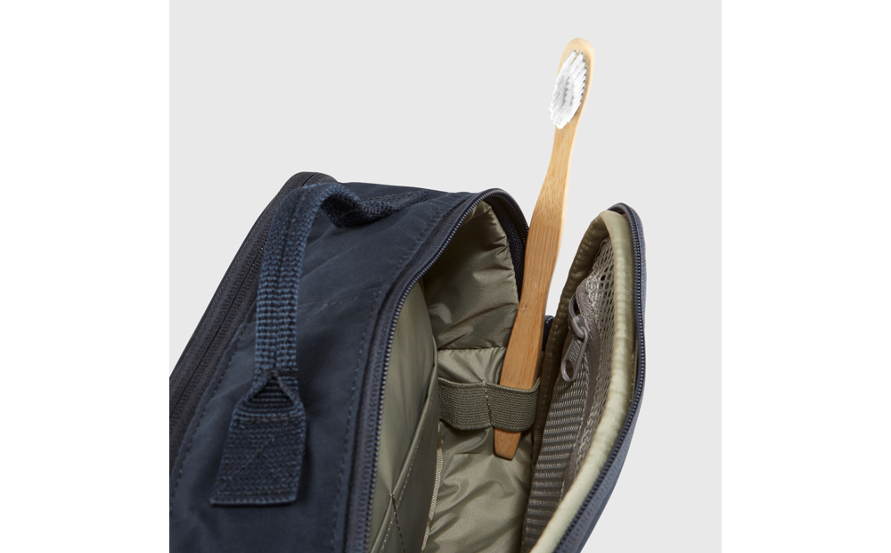 f23784_ss19_fvre_kanken_toiletry_bag_fjaellraeven_21