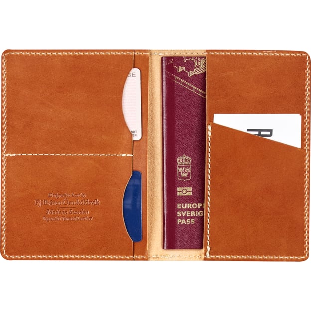 f77363_ss18_srqz_leather_passport_cover_21