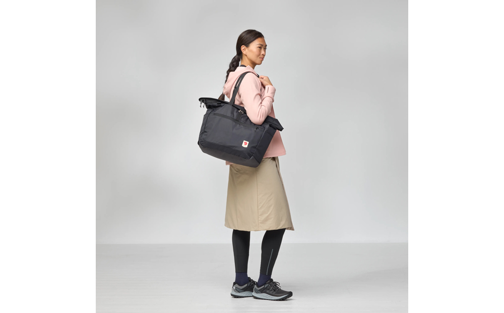 high_coast_tote_30_23200331-550_g_model_1840