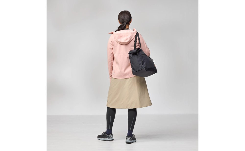 high_coast_tote_30_23200331-550_h_model_1861