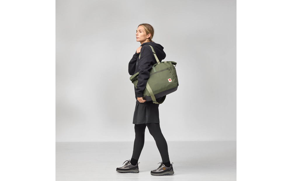 high_coast_tote_30_23200331-623_k_model_1505