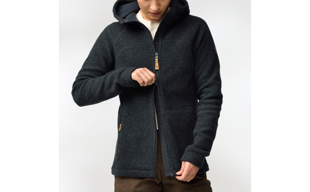 kaitum_fleece_w_14600261-555_f_model_fjr