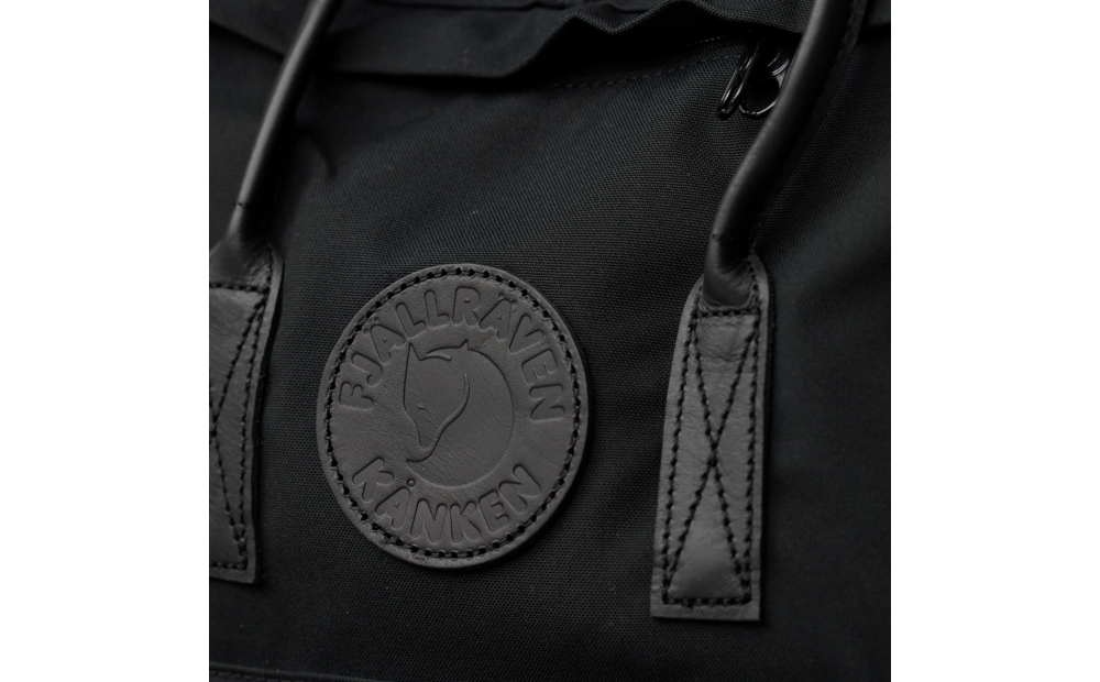 kanken_no_2_black_23567-550_f_model_0498