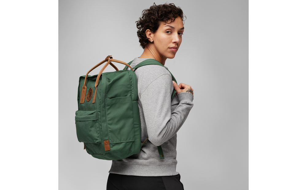 kanken_no_2_laptop_15_23803-679_b_model_fjr