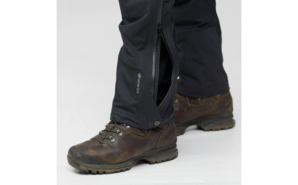keb_gtx_trousers_m_12200218-550_l_model_2207