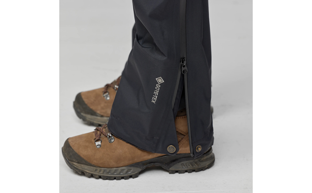 keb_gtx_trousers_w_14200209-550_j_model_0341