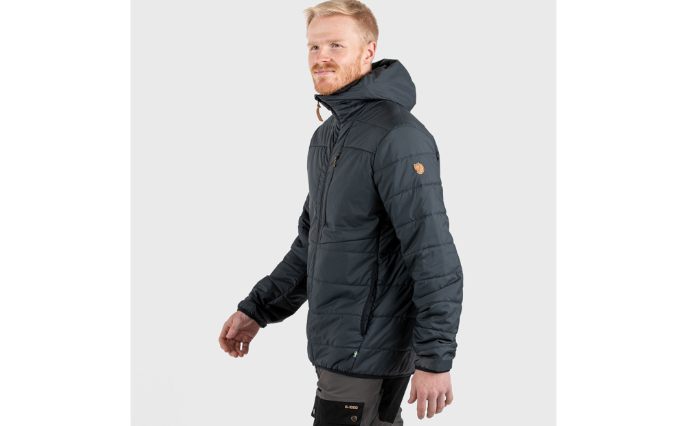 keb_padded_hoodie_m_82413-550_e_model_fjr