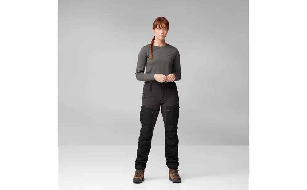 keb_trousers_w_86706-550_c_model_fjr