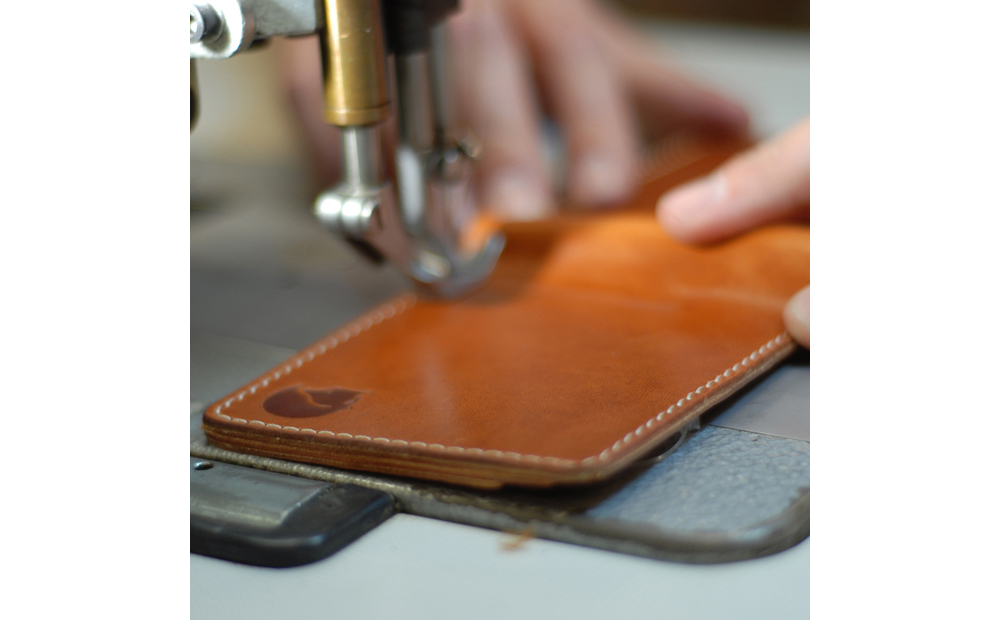 leather_wallet_f_detail_fjr