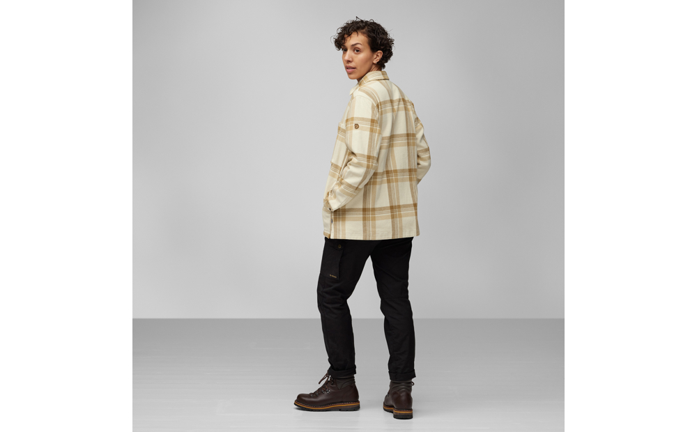singi_flannel_overshirt_w_86986-113-196_c_model_fjr