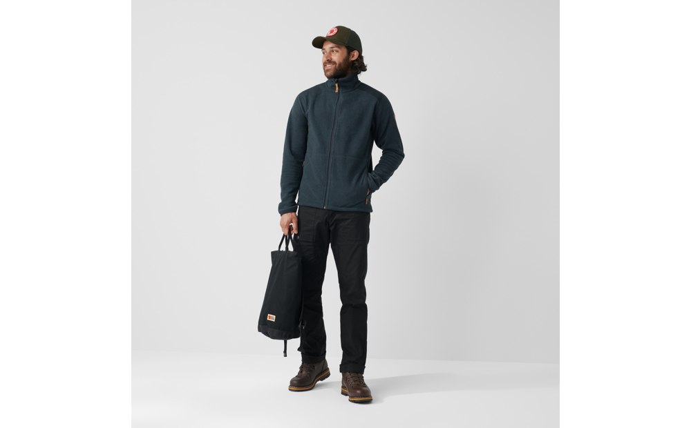 sten_fleece_m_81765-555_c_model_fjr